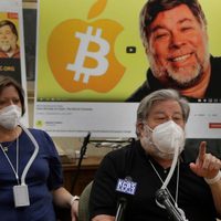 Steve Wozniak demanda a Google y YouTube por publicidad fraudulenta de bitcoin
