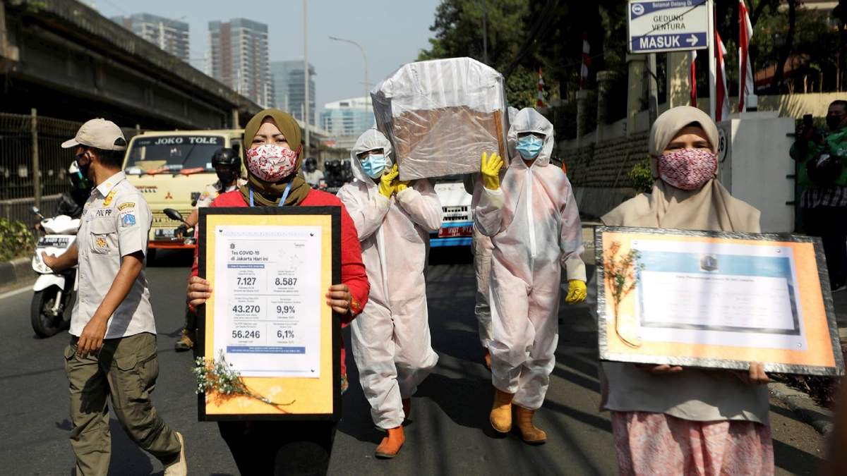 Los funcionarios de Yakarta intentan frenar los contagios de coronavirus. Fuente: (Twitter)
