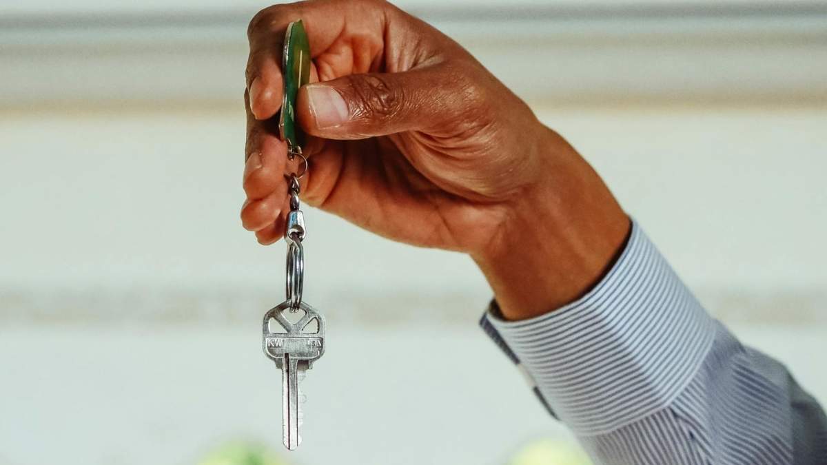 En abril, Infonavit iniciará censo para rehabilitar casas abandonadas y ofrecerlas en renta.