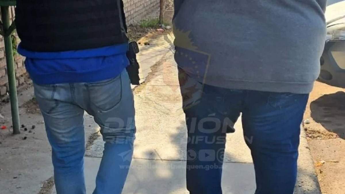 El falso abogado, Martín Alexis Lino, al momento de ser detenido por la Policía. Fuente (Policía de Neuquén)