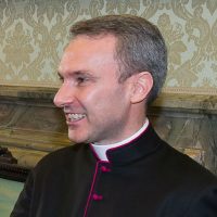 Sacerdote admite posesión de pornografía infantil ante tribunal civil del Vaticano