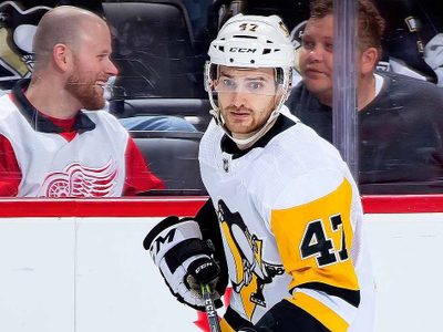 Jugador de hockey muere tras cortarse el cuello con un patín (Video)