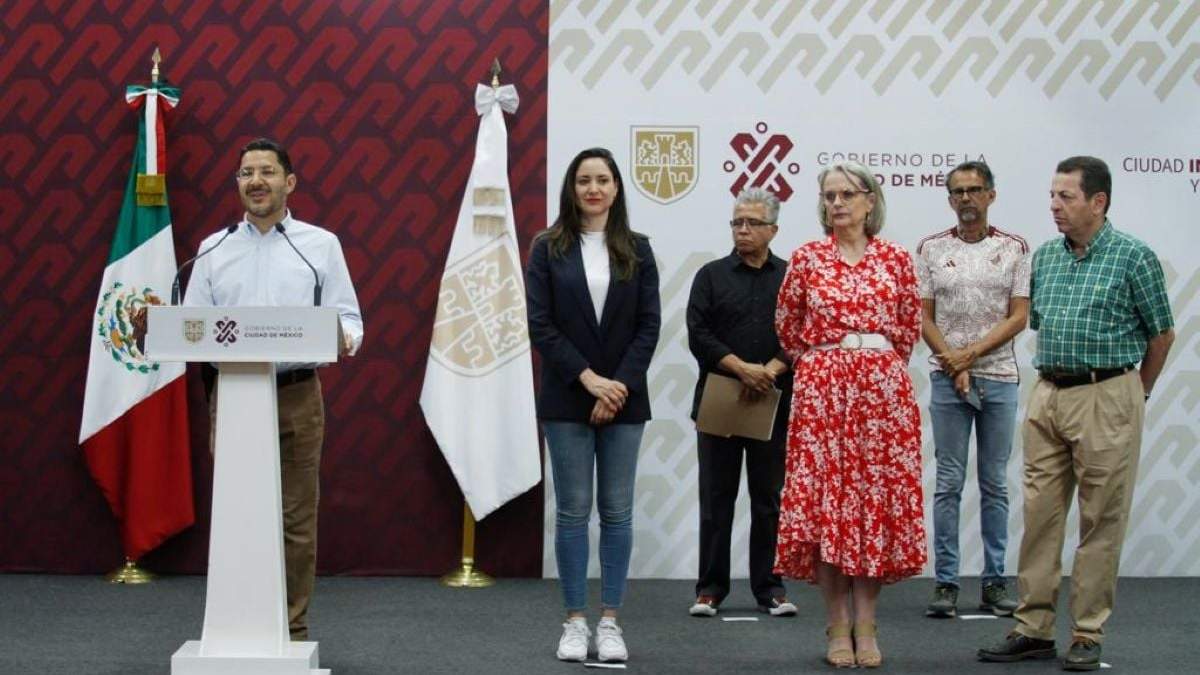 Martí Batres y funcionarios del gobierno capitalino en el anuncio