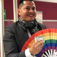 Magistrade que compite por un lugar en el INE recibe primera credencial no binaria