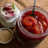 Ciruelas en almíbar: cómo preparar esta delicia con 2 ingredientes y que podés guardar por mucho tiempo