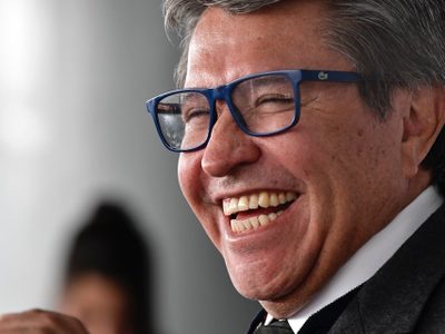 Circula carta en la que Mario Delgado incluye a Ricardo Monreal como cuarta "corcholata" de Morena