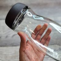 Ni se te ocurra tirar los frascos de café instantáneo vacíos: mirá cómo convertirlos en los vasos personalizados más lindos
