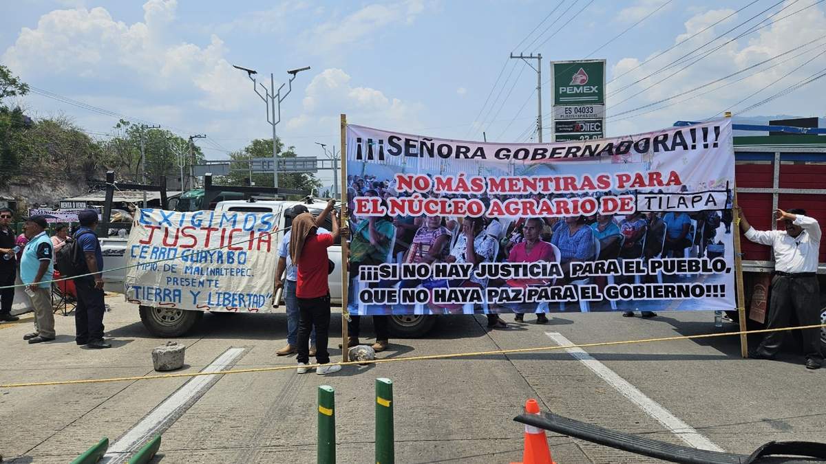 Ejidatarios de Tilapa bloquean Autopista del Sol