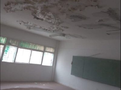 Padres de la Escuela 63 de Cutral Co se mostraron preocupados por las filtraciones de agua en los techos
