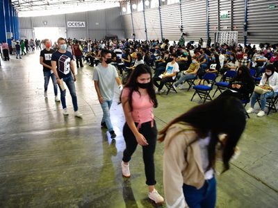 Sheinbaum pide a jóvenes no "chapulinear" de alcaldía para ser vacunados contra covid