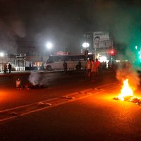 Maestros bloquean carreteras en las ocho regiones de Oaxaca