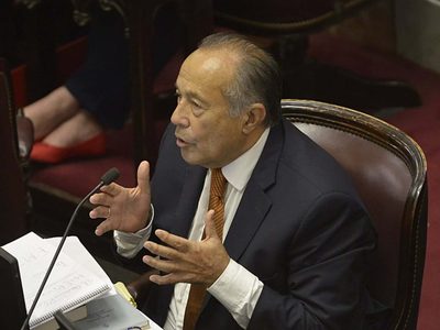 Rodríguez Saá presentó el Nunca Más del endeudamiento