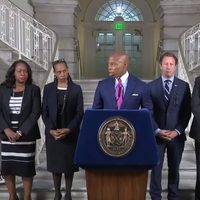 Alcalde de NY declara estado de emergencia por la llegada de miles de migrantes
