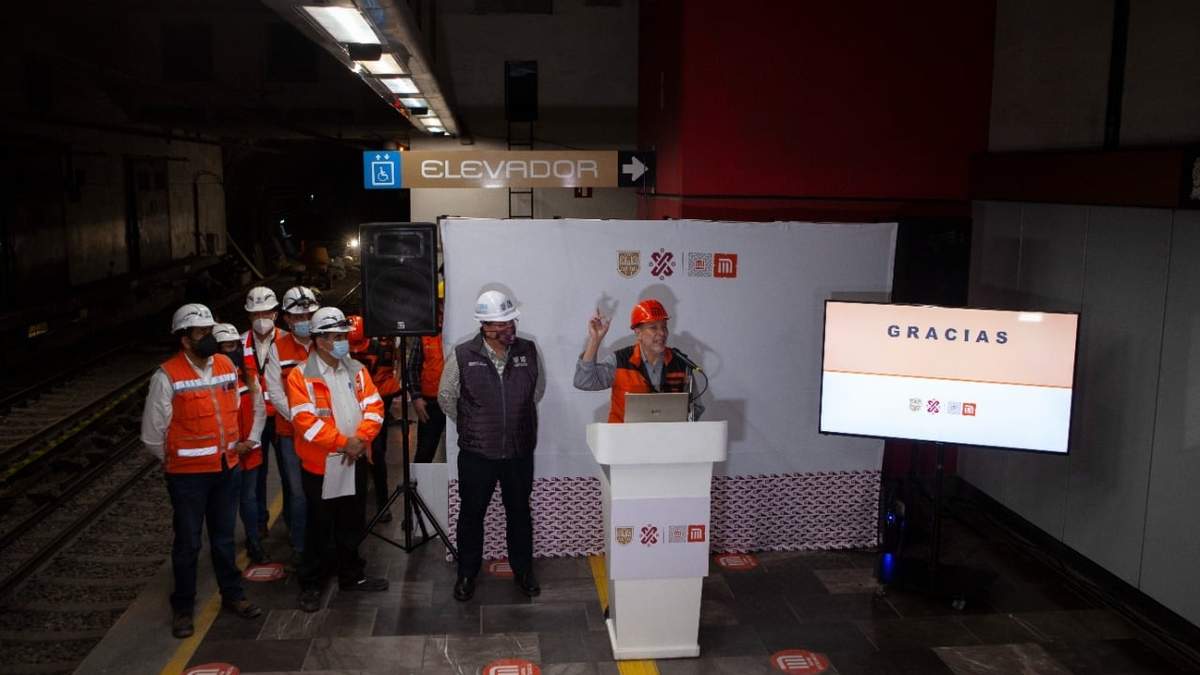 Guillermo Calderón, en conferencia en la estación Mexicaltzingo