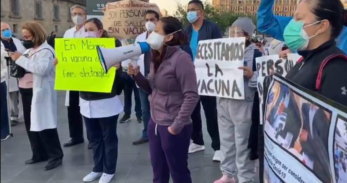 La protesta de médicos privados en inmediaciones de Palacio Nacional