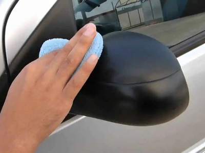 Con el truco más fácil y sin gastar fortuna: así podés recuperar los plásticos de tu auto y dejarlos como el primer día