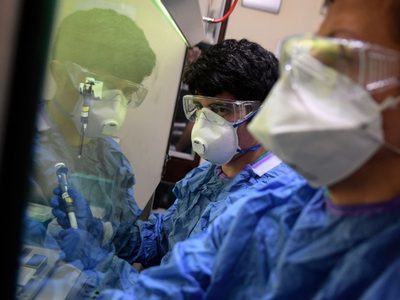 La curva del coronavirus sube velozmente: murieron otras 10 personas y hay más de 21 mil infectados