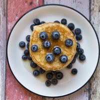 Mini tortitas de arándanos: mega esponjosas y bajas en calorías para tu próxima merienda