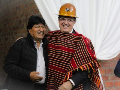 Entre abrazos, regalos y agradecimientos: así fue el reencuentro entre Evo Morales y Ebrard (Video)