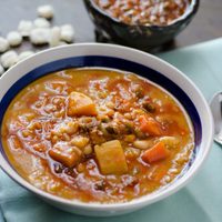 Locro, un plato tradicional, infaltable aún en cuarentena