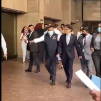 Mujeres trans encaran a Gabriel Quadri, y diputada panista responde con manotazos