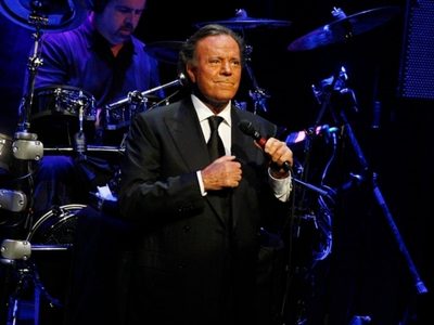 Acusan al cantante Julio Iglesias de agresiones sexuales: "me usaba casi todas las noches"