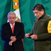 AMLO propone fortalecer el papel del Secretario de la Defensa