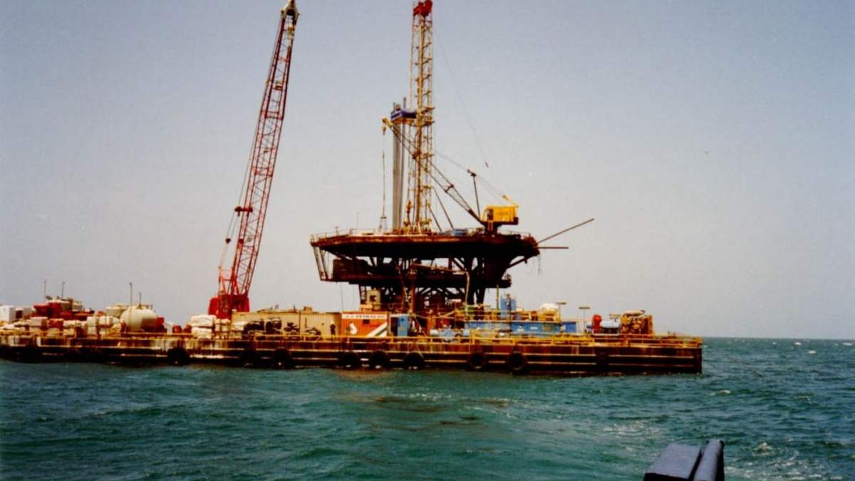Cae el barril de petróleo en el mundo (Fuente: Twitter)