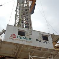 Petróleo mexicano sube 12% tras plan de Trump
