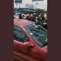 Inspección de motocicletas termina en riña entre policías y vecinos de San Juan de Aragón (Videos)