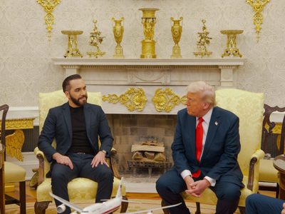 Bukele se reúne con Trump y dice que no enviará de regreso a EU a hombre deportado por error