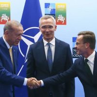Comité parlamentario turco aprueba ingreso de Suecia a la OTAN
