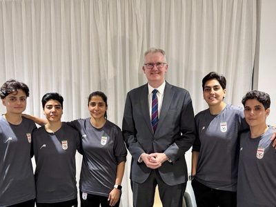 Australia concede asilo a 5 jugadoras de selección femenil iraní de futbol