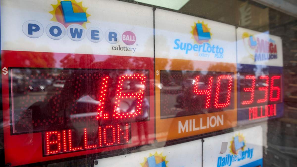 Una tienda vende boletos de lotería en Hawthorne, California, el 5 de septiembre del 2025