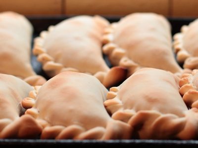Empanada XXL de pollo sin harina y baja en calorías: tentate con esta receta si no sabes qué cocinar y querés comer sano