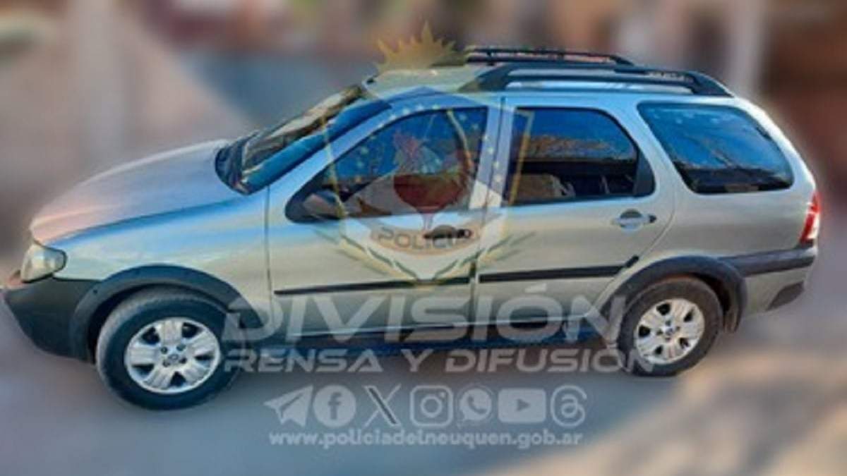 El Fiat Palio usado en un robo a mano armada fue secuestrado. Fuente (Policía de Neuquén)