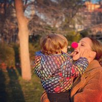 El ayudante de la abuela: Eva González enamoró a sus fans con el "labor" de su hijo