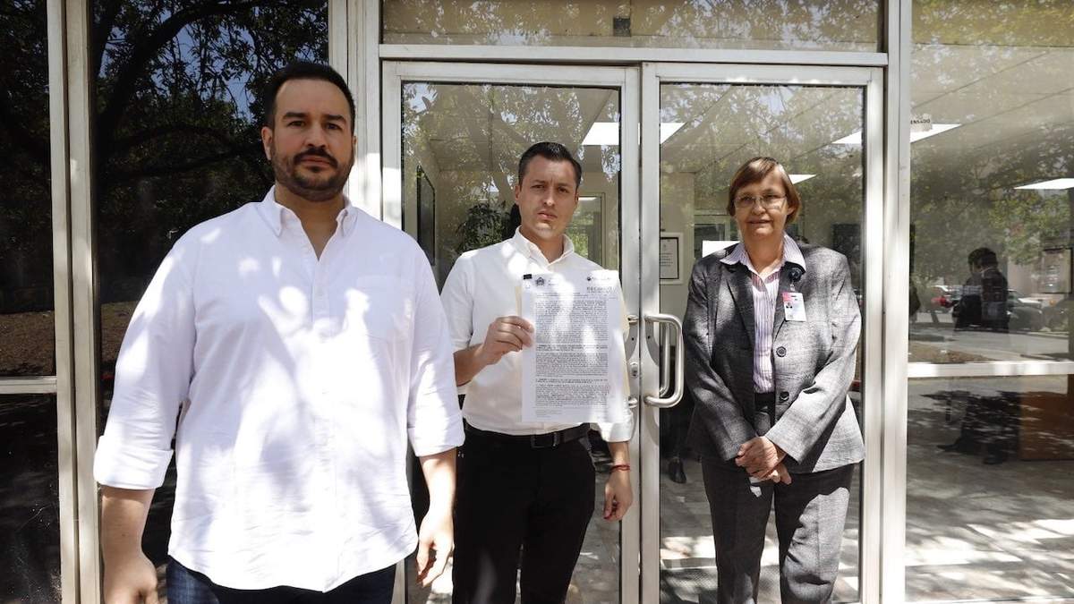 El alcalde de Monterrey acudió a presentar la denuncia a la Fiscalía Anticorrupción