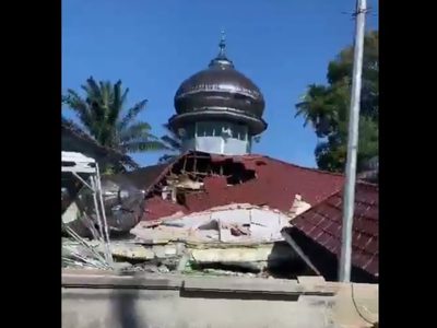 Sismo de magnitud 6.2 causa daños en la isla indonesia de Sumatra