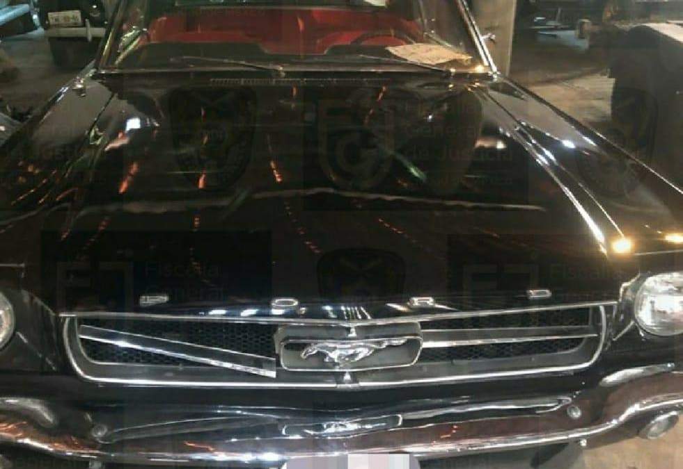 Los autos y arte decomisados en una casa de Raymundo Collins. Foto: FGJCDMX