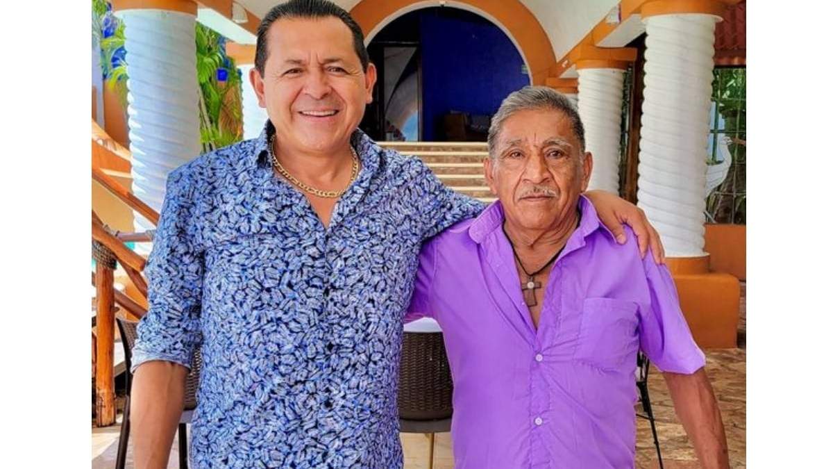 Empresario Pedro Segura y Ezequiel Mora, padre de uno de los 43 normalistas de Ayotzinapa
