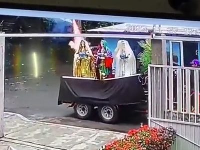 Captan potente explosión de pirotecnia durante procesión de la Santa Muerte en Catemaco (Video)
