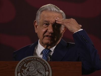 AMLO reta a López-Dóriga a probar que no se han entregado apoyos de reconstrucción en Acapulco