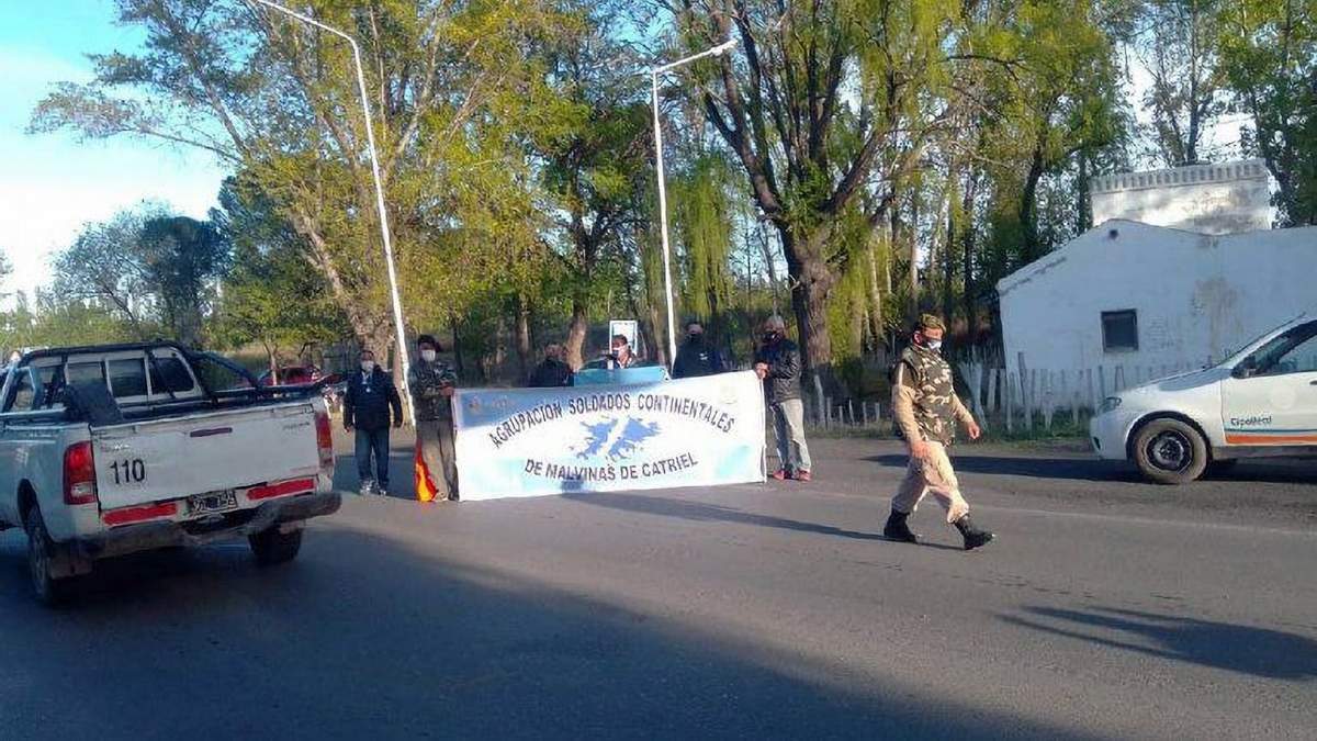 Veteranos de guerra realizan cortes de rutas. Fuente: (Twitter)