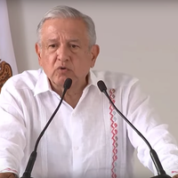En medio de tumultos por múltiples exigencias, AMLO termina gira de tres días por Oaxaca
