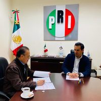 Manlio Fabio Beltrones se registra en el PRI para competir por el Senado