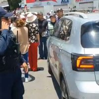 Morenistas acusan que panista les aventó su camioneta previo a mitin de Delfina Gómez