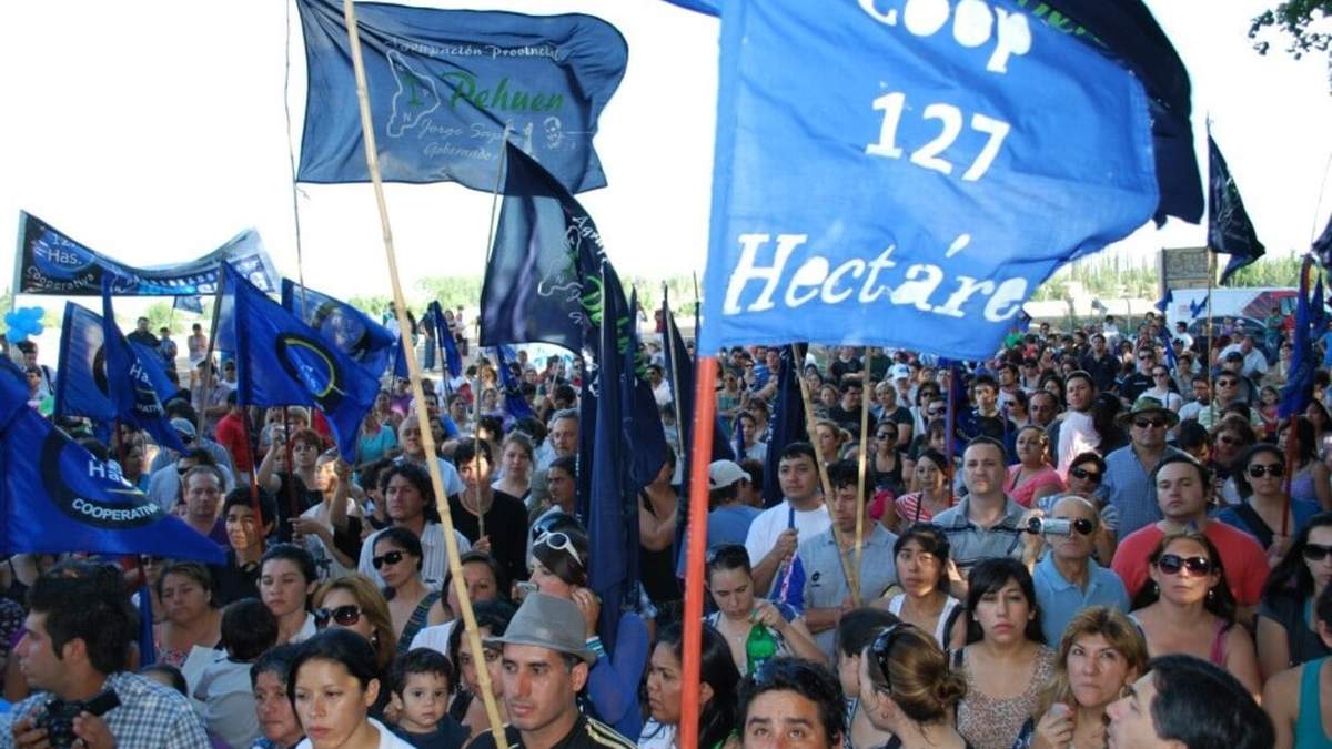 La cooperativa le reclama al IPVU la entrega de viviendas. Fuente (Facebook).