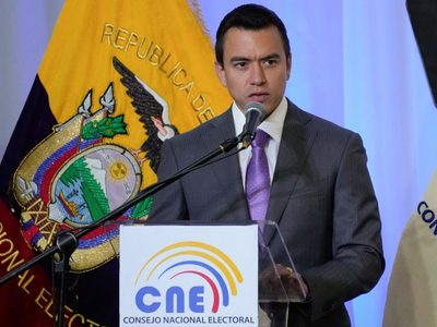 Ecuador reconoce lanzamiento de bomba hallada en Colombia