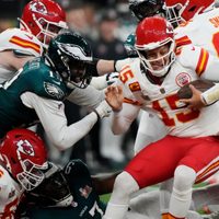 Mahomes lanza dos intercepciones mientras Eagles dominan a la ofensiva de KC en Super Bowl